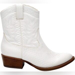 Coconuts by Matisse Textured White Ankle Booties